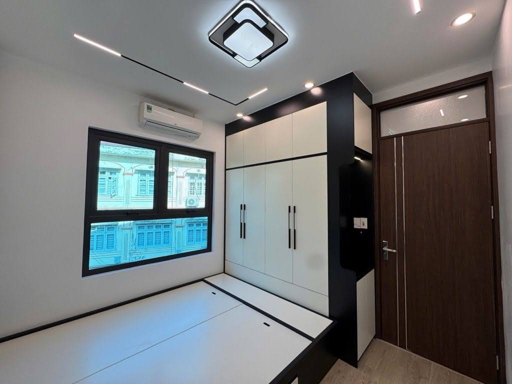 Bán gấp nhà Nguyễn Công Trứ, DT 35m2x5T, giá 10 tỷ, nhà đẹp ở ngay tặng toàn bộ nội thất